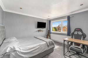 Gauntlets Close Bloxham